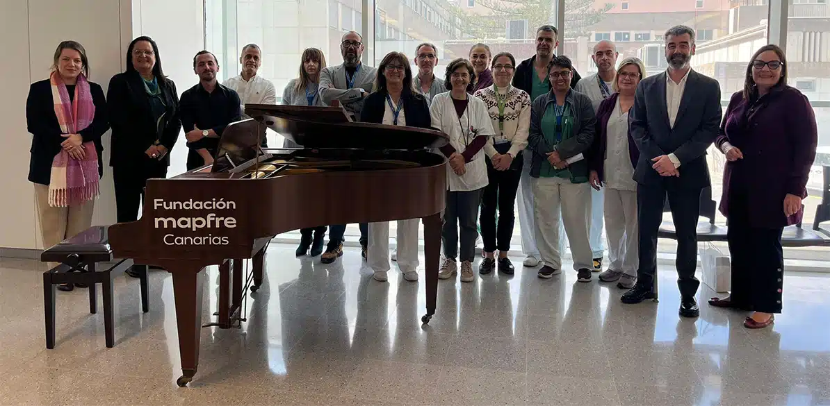 El HUC instala un piano en el hall para crear espacio musical gracias a la donación de la Fundación Mapfre Canarias.