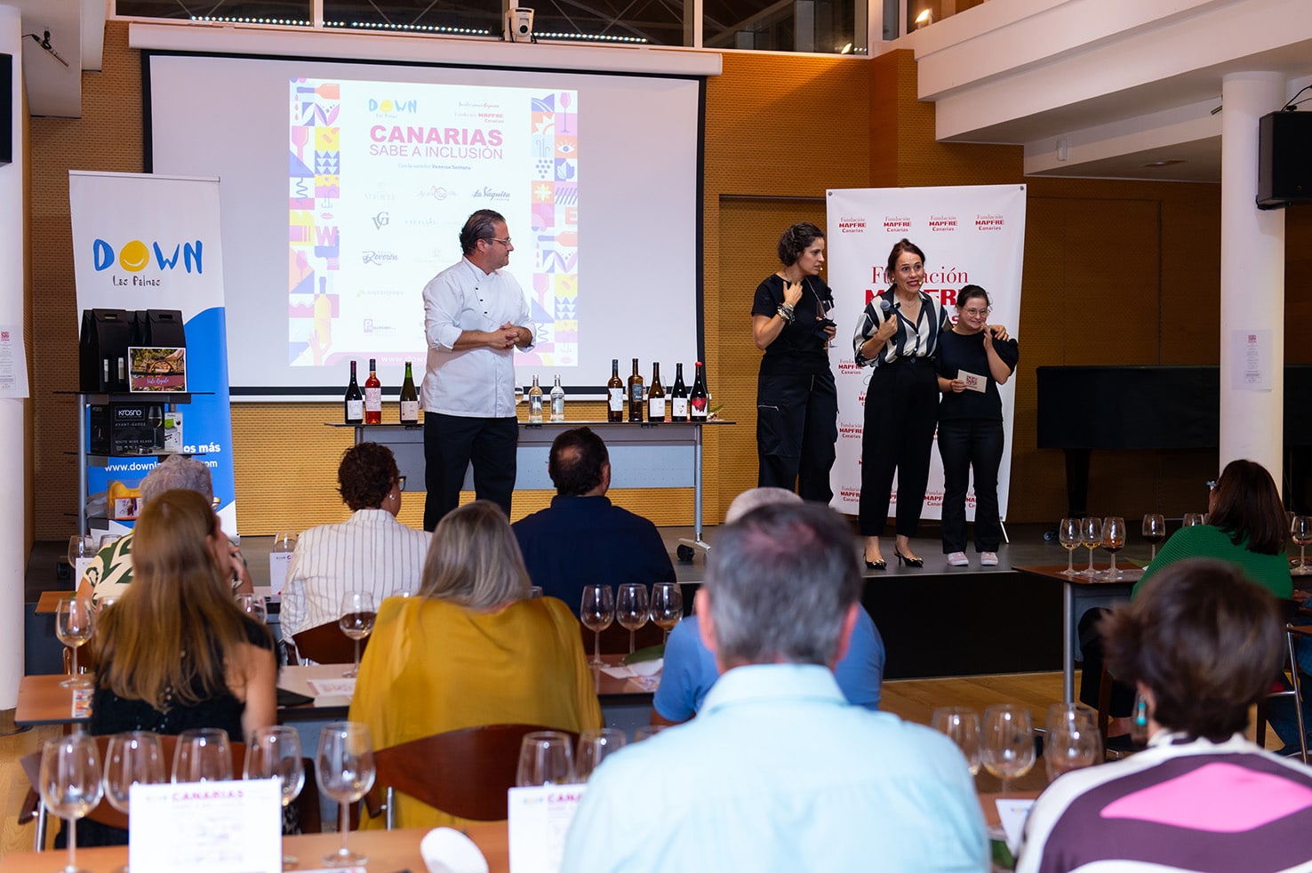 El chef Ale de la Nuez y la sumiller Vanessa Santana durante un momento del evento.