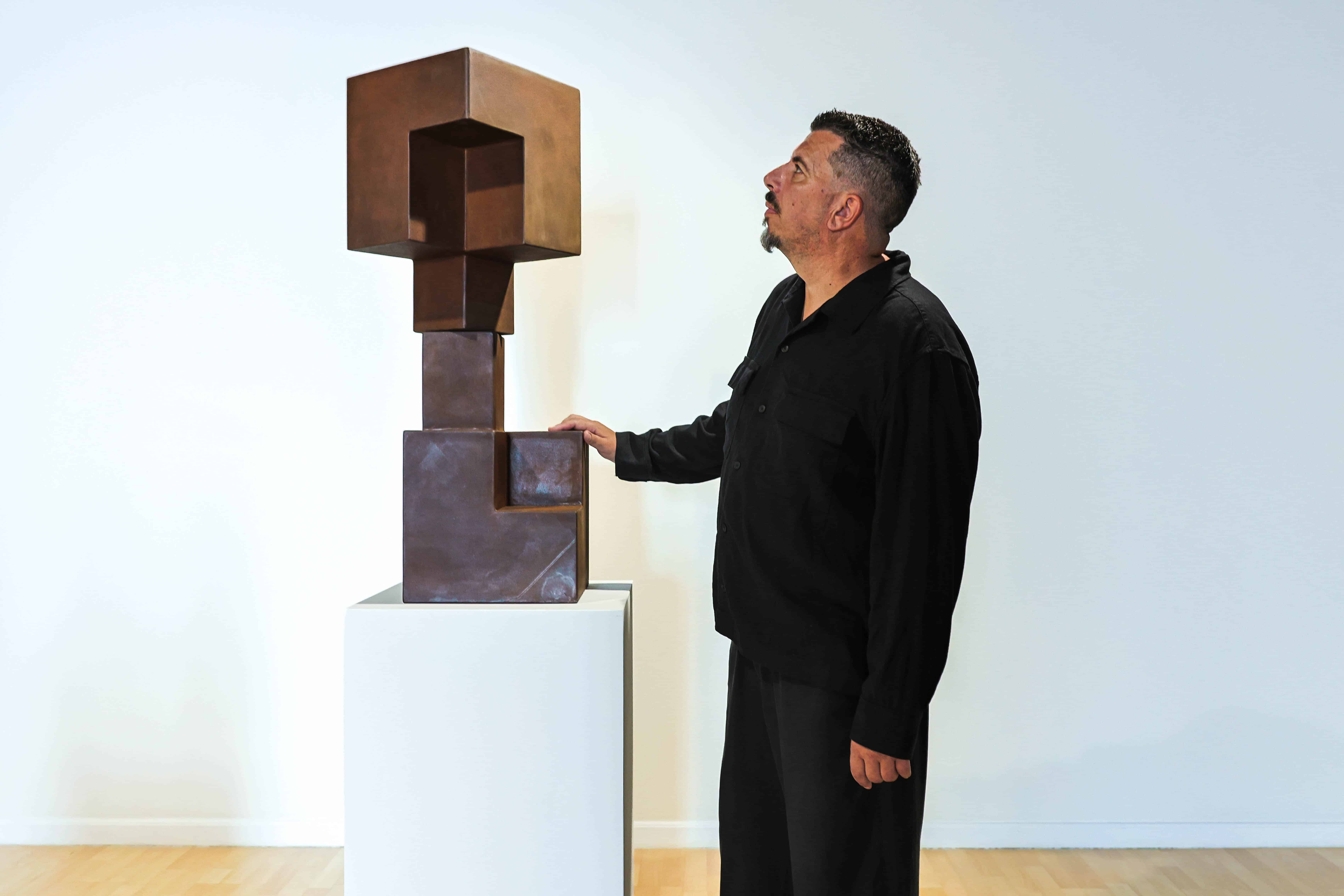 Escultura contemporánea: Ausencia Activa, de Oscar Deluis