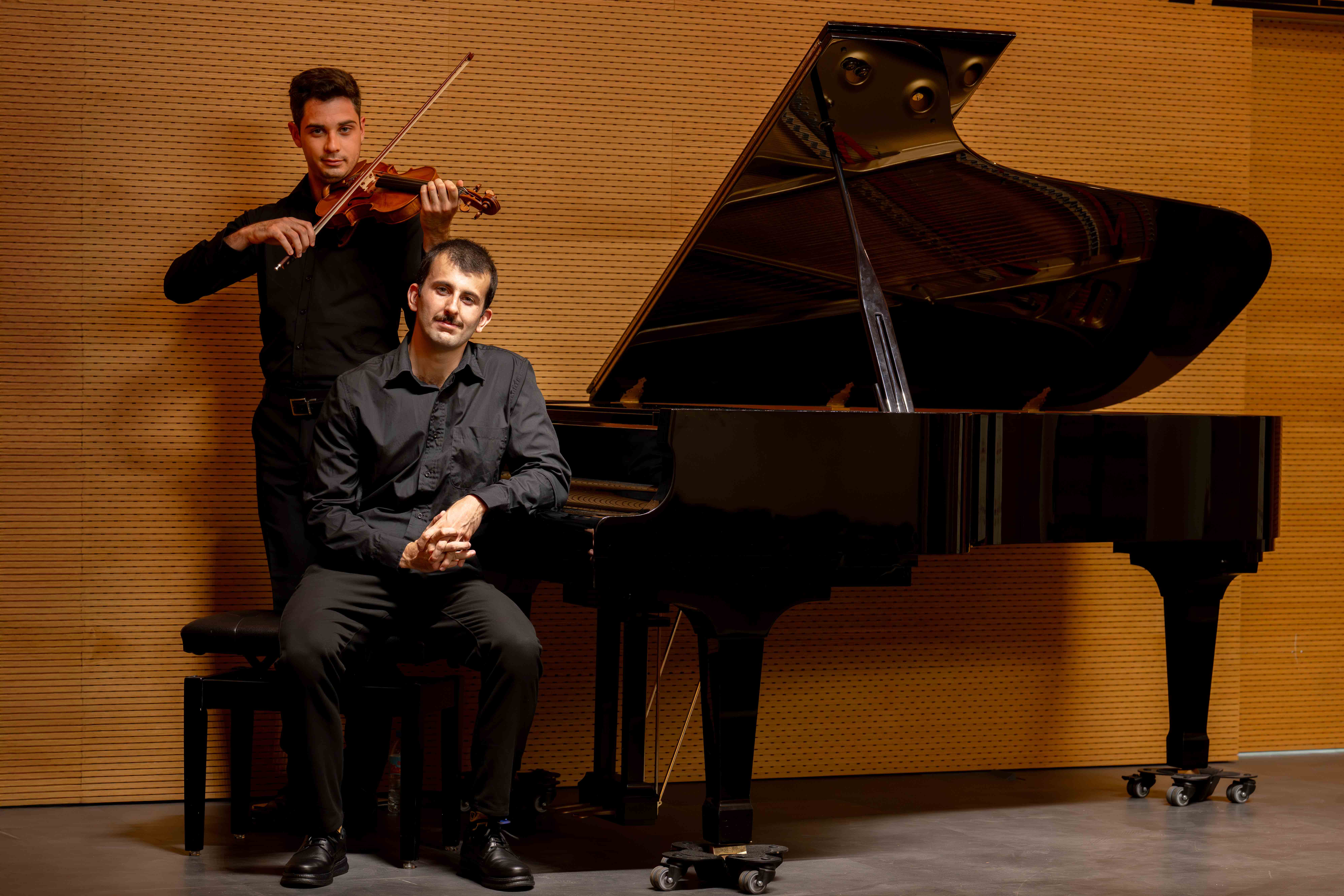 Concierto «Orden y Caos», interpretado por dos antiguos becarios del programa: el violinista Miguel Alejandro Gómez Rodríguez y el pianista Eduardo Corcuera Botana.