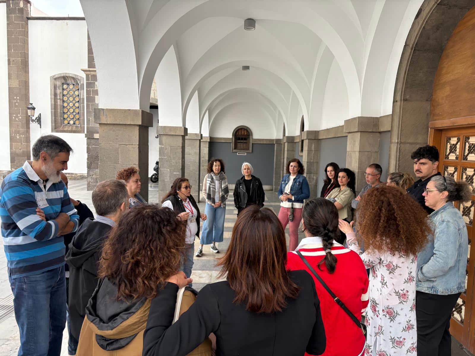 Esta iniciativa tiene como objetivo que participantes de distintas ediciones puedan establecer contacto y crear sinergias para su desarrollo profesional.