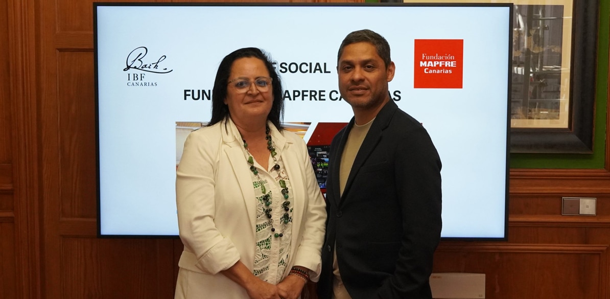 Arranca la nueva edición del IBF Social-Fundación MAPFRE Canarias ‘La Música te Acompaña’ El presidente de la Asociación Conexión Musical Canarias, José Rafael Alvarado y la directora de la Fundación MAPFRE Canarias, Esther Martel