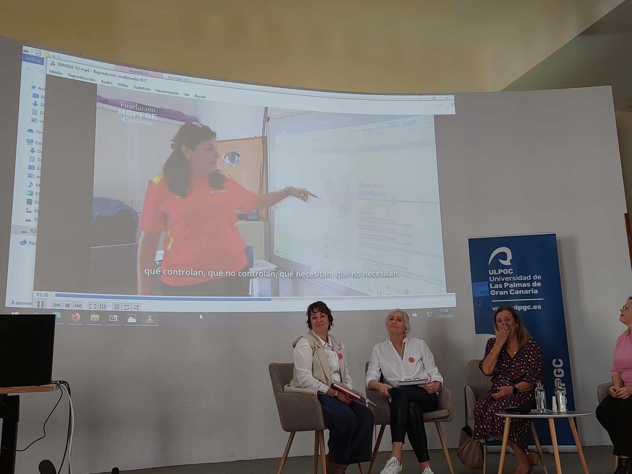 Fundación MAPFRE Canarias colabora en las Jornadas sobre mujer y discapacidad de la ULPGC Marta Cacho Losada y Guacimara de la Asociación Envera durante su intervención en las jornada del lunes 17 de marzo.