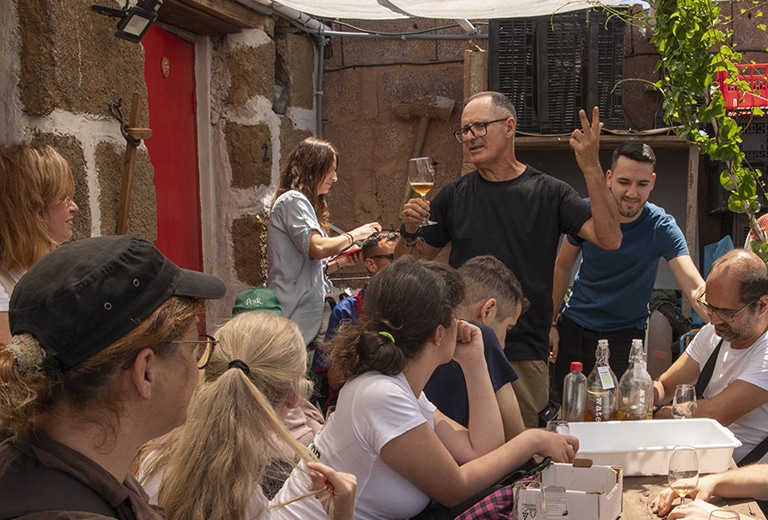 La naturaleza como puente hacia la inclusión: personas con discapacidad descubren el poder de las plantas en Gáldar